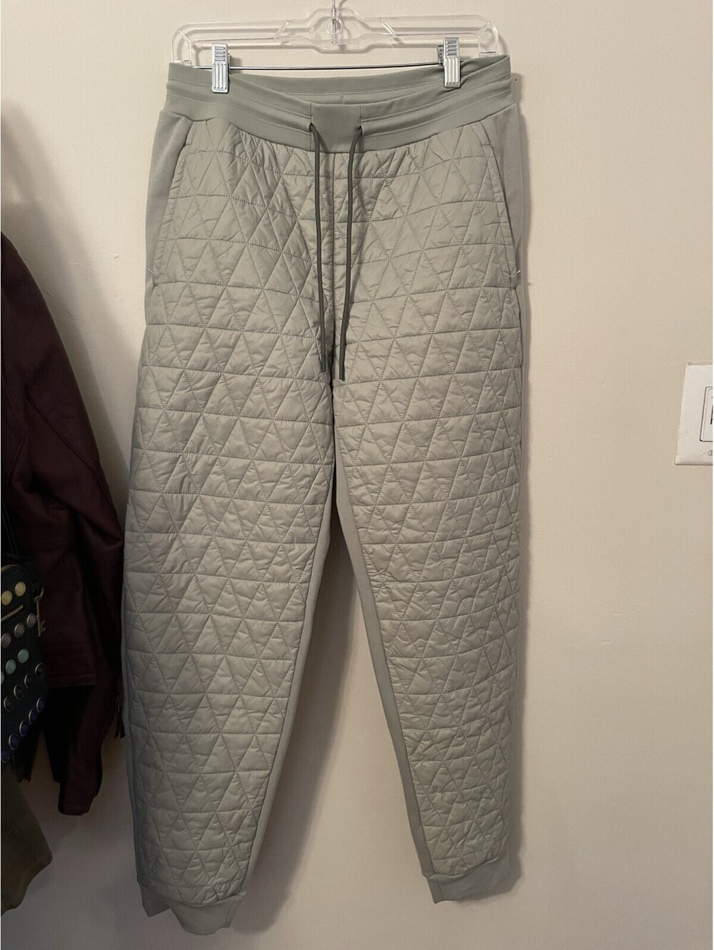 Athleta Women's Solstice Jogger Pants Quilted Zip Pockets Fern Green 6